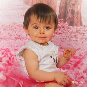 Catégorie Portrait studio à thème - petite fille, enfant en studio, fond printemps, cerisiers rose